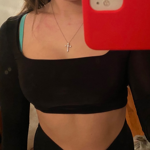 PRETTY LITTLE THING black crop long sleeve - Picture 3 of 3